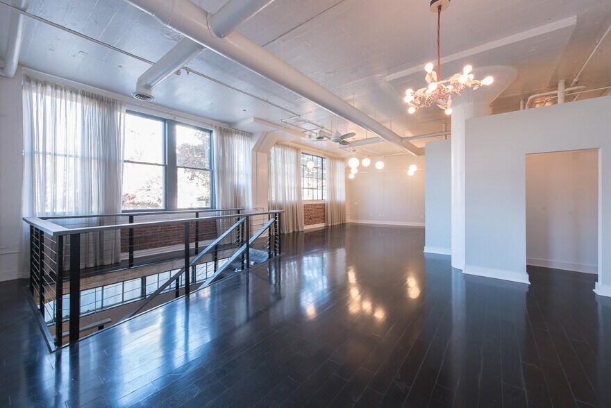 More Photos Of 881 Memorial Dr, Atlanta Office Residential For Lease