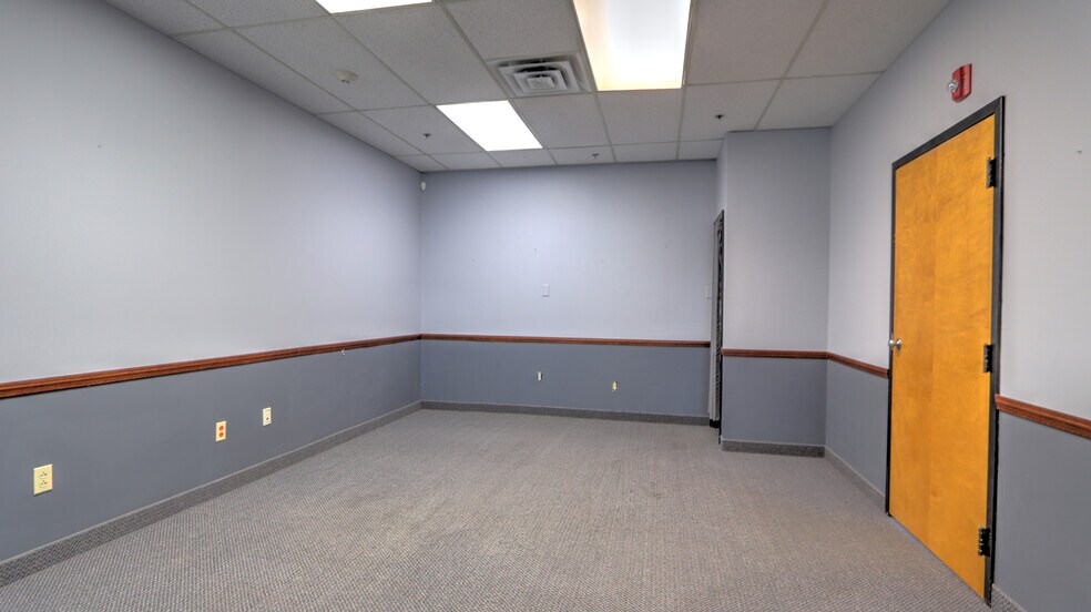 More Photos Of 1 Franklin Sq, Geneva Apartments For Lease
