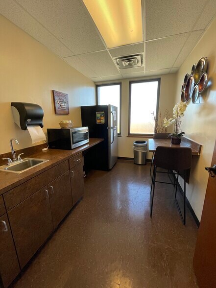 More Photos Of 1101 Ridge Rd, Rockwall Serviced Offices For Lease