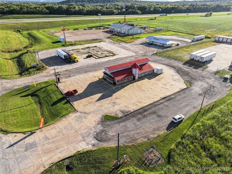 More Photos Of 18753 Oklahoma 100, Webbers Falls Restaurant For Sale