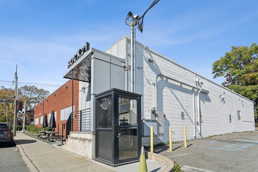 More Photos Of 400 Bergen Blvd, Palisades Park General Retail For Lease