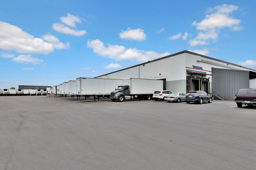 More Photos Of 5320-5400 Main St NE, Fridley Warehouse For Lease
