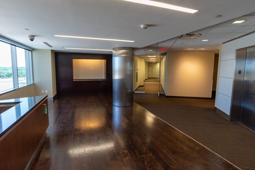 More Photos Of 1600 N Redbud Blvd, McKinney Office For Sale