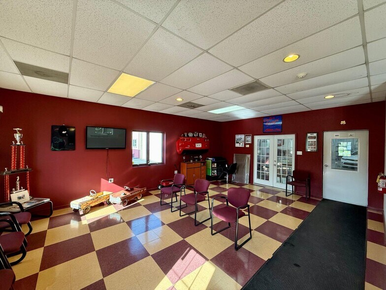 More Photos Of 677 State Road 130, Hobart Auto Repair For Sale