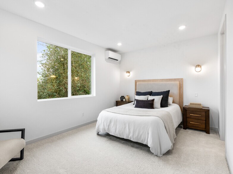 More Photos Of 2478 SE Lincoln St, Portland Multifamily For Sale