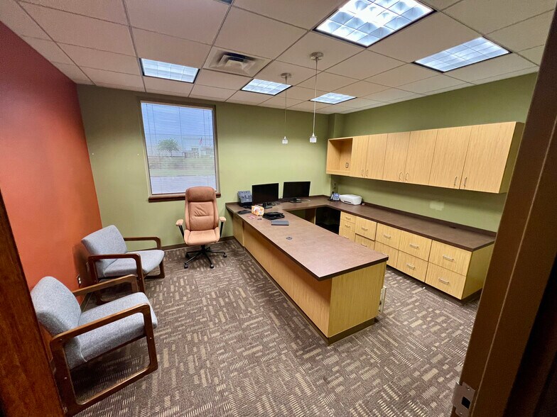 More Photos Of 2903-2915 Enterprise Dr, Anderson Office For Lease