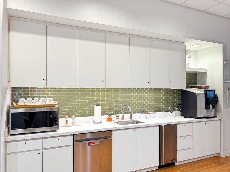 More Photos Of 5550 Wild Rose Ln, West Des Moines Coworking Space