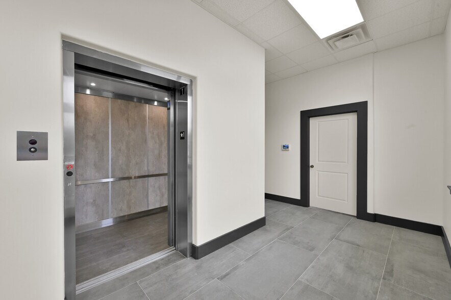 More Photos Of 23935 Gosling Rd, Spring Office For Lease