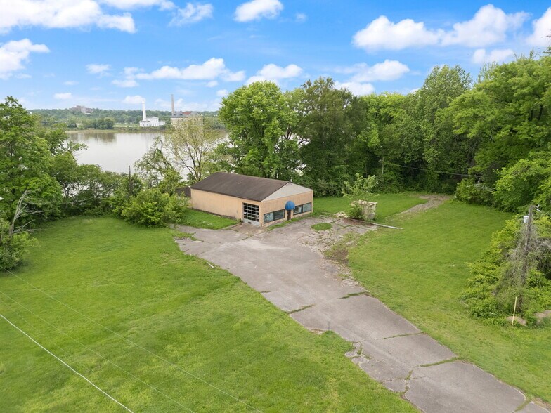 More Photos Of 2000 Utica Pike, Jeffersonville Marina For Sale