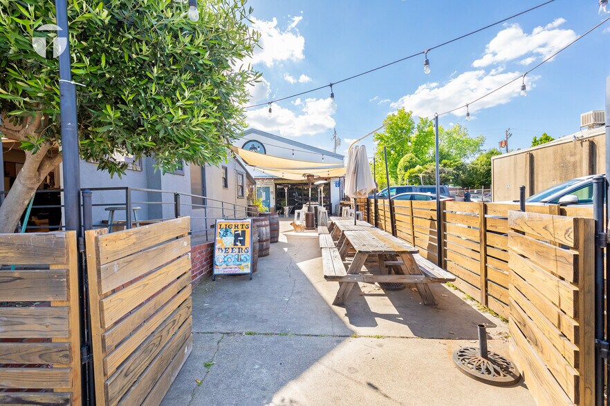 More Photos Of 866-870 57th St, Sacramento General Retail For Sale