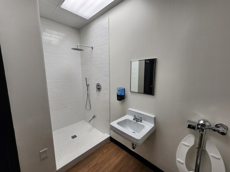 More Photos Of 2 Fisher Rd, Greenville Schools For Lease