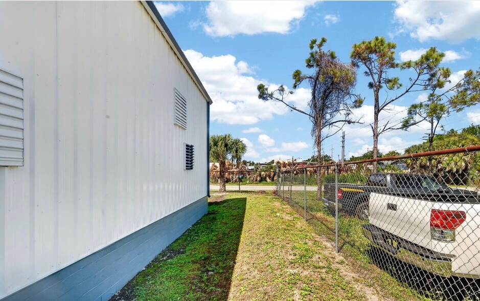 More Photos Of 236 Pondella Rd, North Fort Myers Auto Repair For Sale