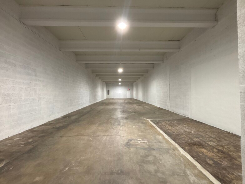 More Photos Of 215-231 W 23rd St, Hialeah Warehouse For Lease