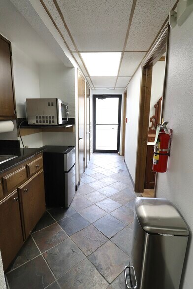 More Photos Of 2912 Lakeside Dr, Oklahoma City Office For Sale