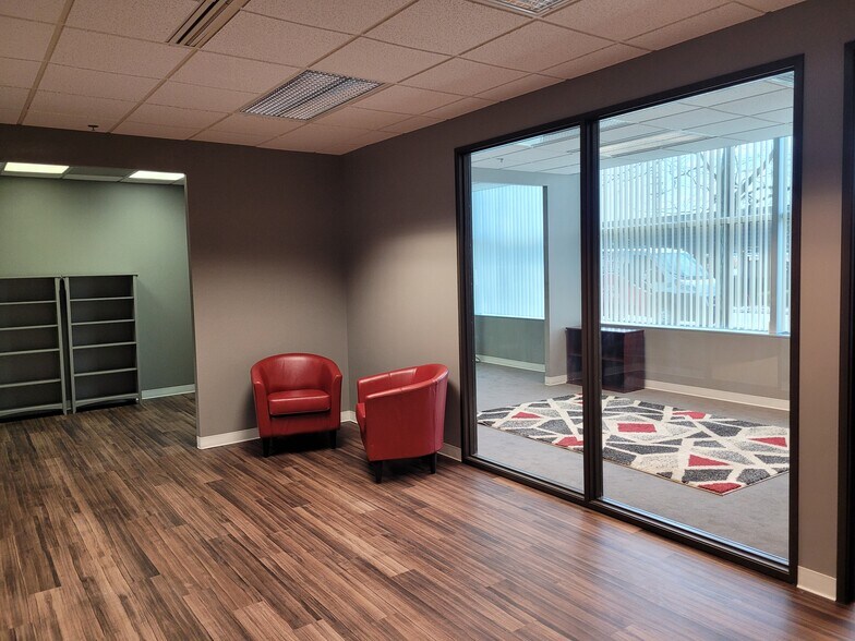 More Photos Of 340 E Big Beaver Rd, Troy Office For Lease