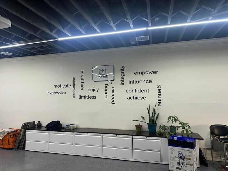 More Photos Of 2321 W 54th St, Los Angeles Specialty For Lease