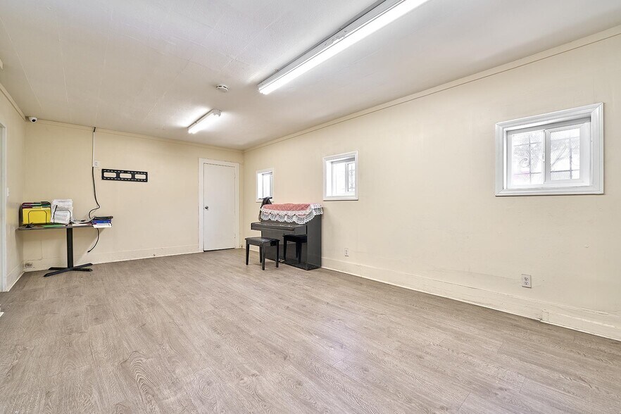 More Photos Of 824 Venice Blvd, Los Angeles Religious Facility For Sale