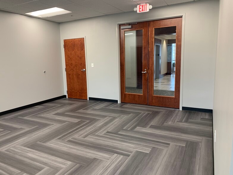 More Photos Of 2300 Camp Creek Pky, College Park Office For Lease