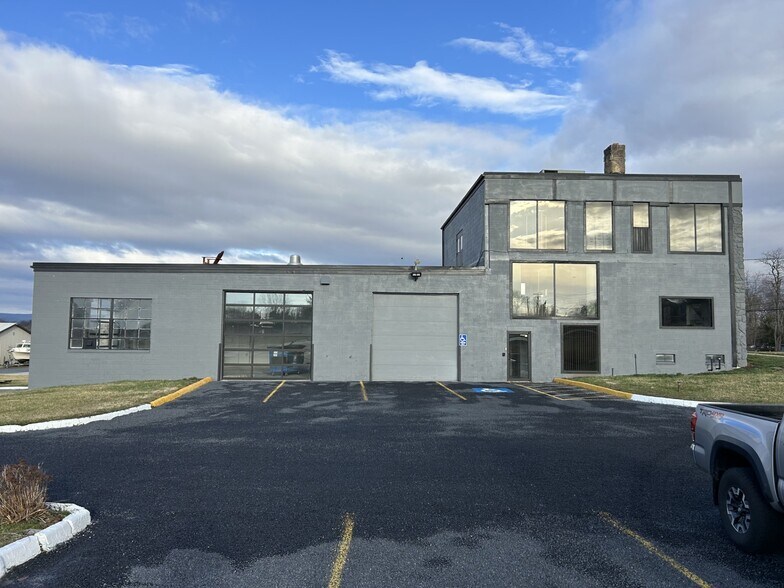 More Photos Of 1140 Chambersburg Rd, Gettysburg Light Distribution For Lease