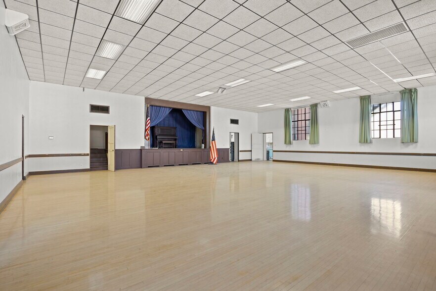 More Photos Of 102 N 7th St, Santa Paula Specialty For Sale