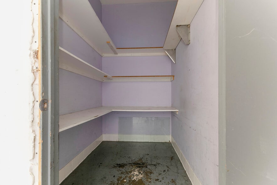 More Photos Of 6340 Yucca St, Los Angeles Restaurant For Lease