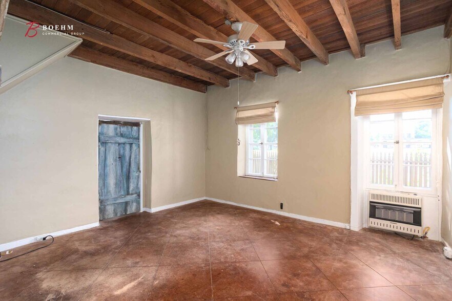More Photos Of 514 Paris St, Castroville Storefront Retail Office For Sale