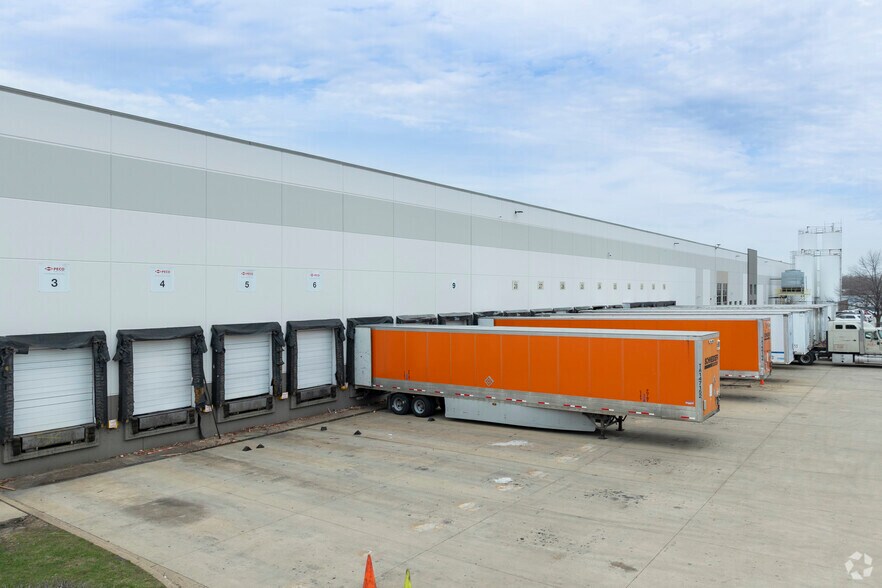 More Photos Of 2924 E 126th St, Chicago Warehouse For Lease