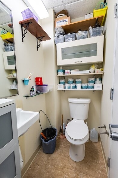 More Photos Of 4400 MacArthur Blvd NW, Washington Office For Sale