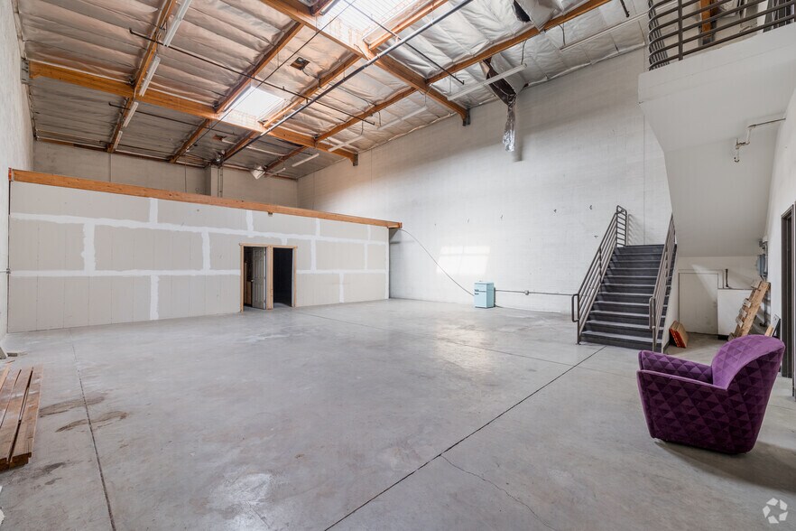 More Photos Of 1364 E 15th St, Los Angeles Warehouse For Sale