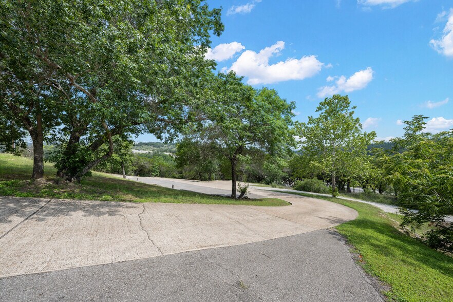 More Photos Of 19019 TX-71, Spicewood Office Residential For Lease