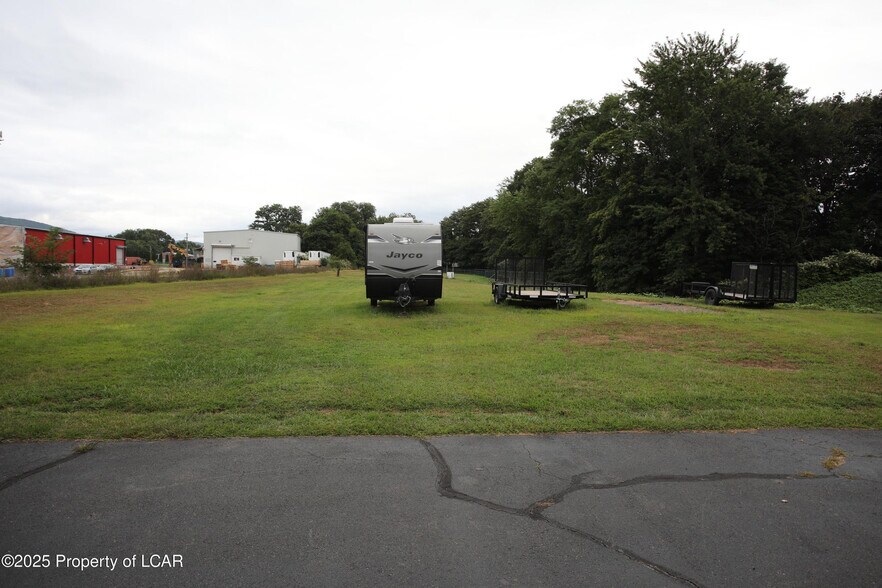 More Photos Of 131 W 8th St, Wyoming Office For Lease