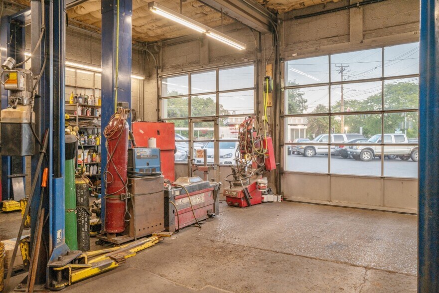More Photos Of 185 Main St, New Paltz Auto Repair For Sale