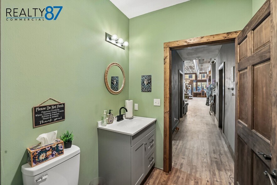 More Photos Of 807 12th st, Belle Plaine General Retail For Sale