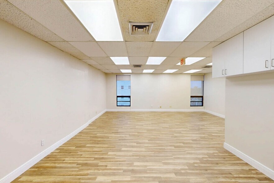 More Photos Of 2500 Hollywood Blvd, Hollywood Office For Lease