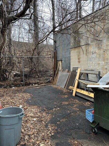 More Photos Of 323 Washington St, Mount Vernon Industrial For Sale