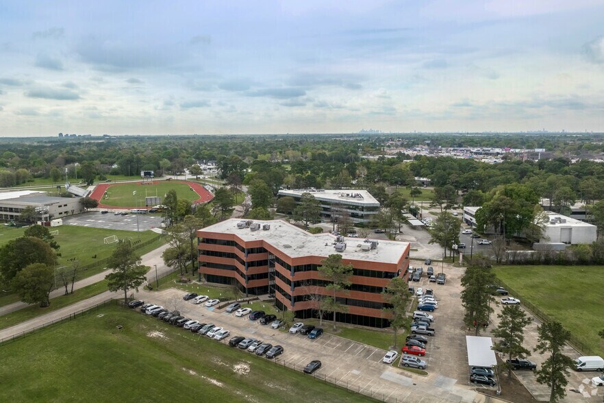 More Photos Of 14505 Torrey Chase Blvd, Houston Office For Lease