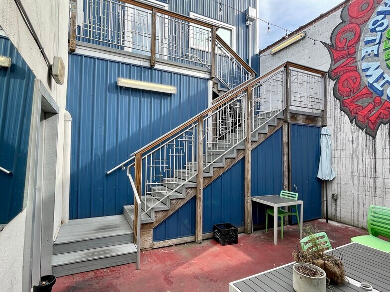 More Photos Of 314 William St, Fredericksburg Storefront For Lease