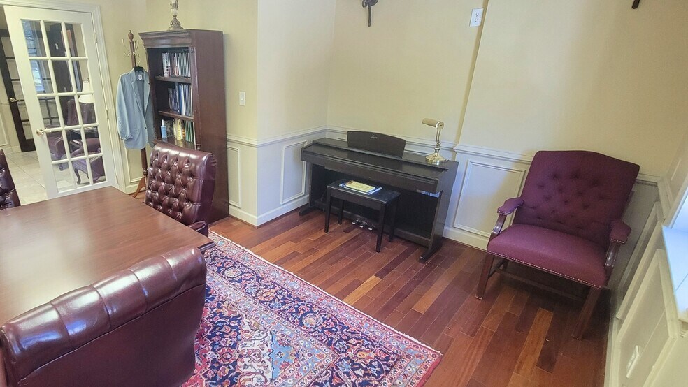 More Photos Of 12100-12128 Heritage Park Cir, Silver Spring Medical For Lease