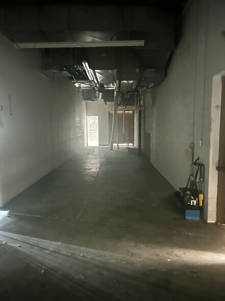 More Photos Of 1107 Huntsville Hwy, Fayetteville General Retail For Lease
