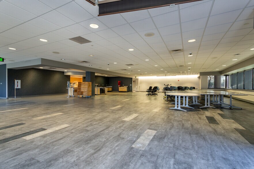 More Photos Of 11000 W Lake Park Dr, Milwaukee Office For Sale