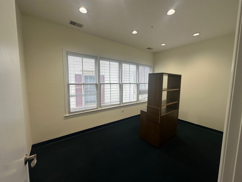 More Photos Of 333 Main St, Gaithersburg Office For Lease