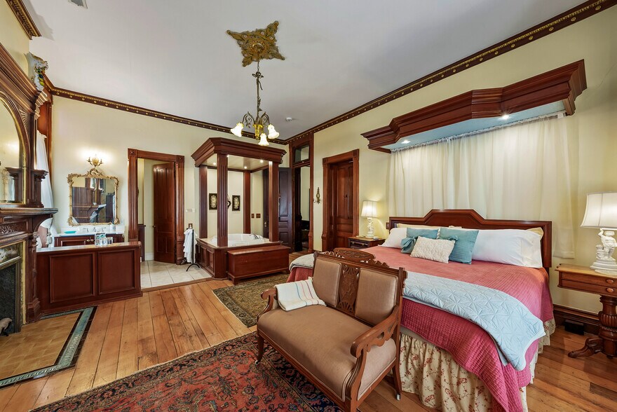 More Photos Of 809 Hall St, Saint Joseph Hospitality For Sale