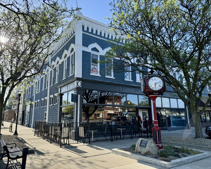 Primary Photo Of 102 High St, Wadsworth Restaurant For Lease