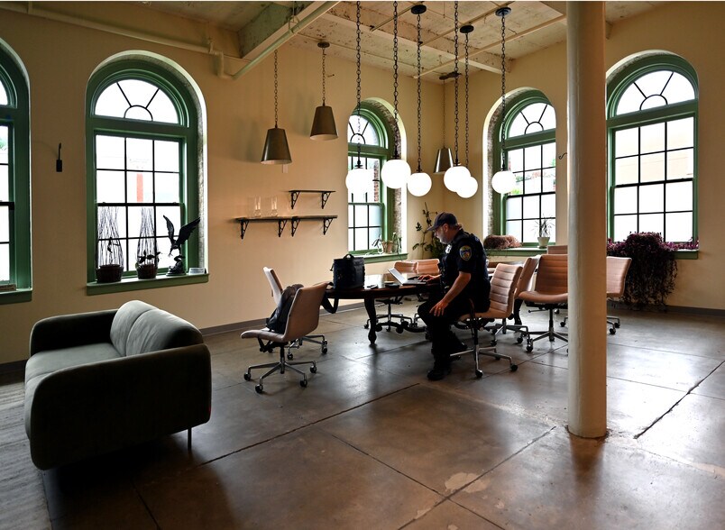 More Photos Of 1801 E Oliver St, Baltimore Unknown For Lease