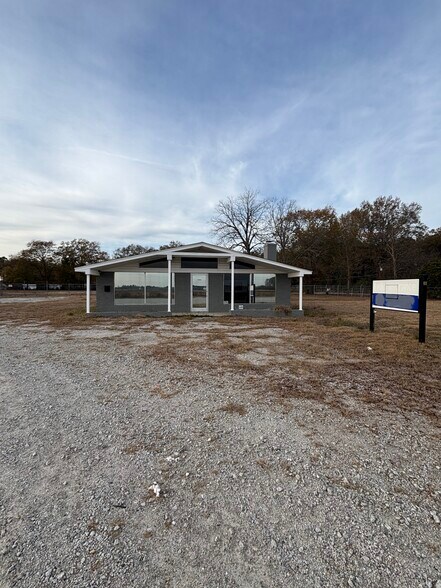 More Photos Of 810 Lydia Hwy, Hartsville Flex For Sale