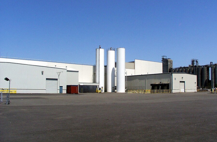 More Photos Of 15540 N Lombard St, Portland Warehouse For Lease