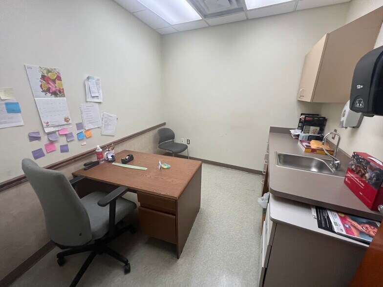 More Photos Of 60 E Warren Ave, Detroit Medical For Lease