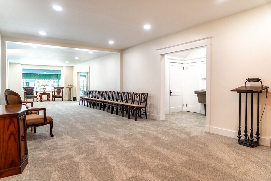 More Photos Of 2860 Perrysville Ave, Pittsburgh Funeral Home For Sale