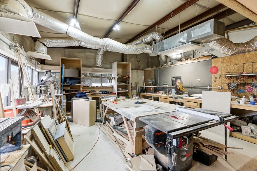 More Photos Of 961 Shallowford Rd NE, Kennesaw Warehouse For Sale