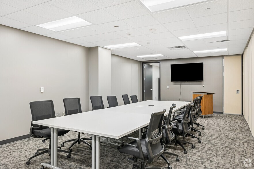 More Photos Of 6800 W 115th St, Overland Park Coworking Space